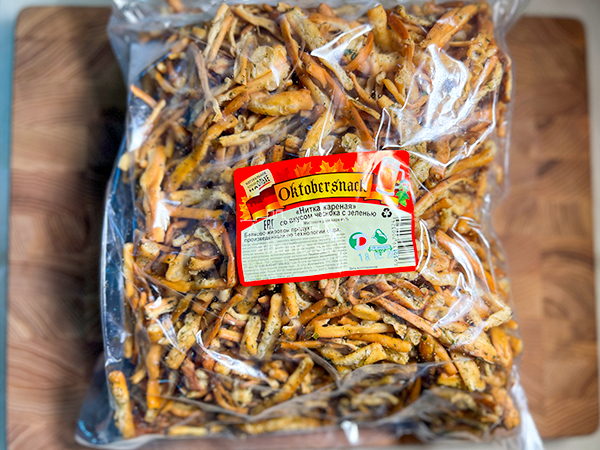 Нитка ЖАРЕНАЯ "Чеснок с зеленью" Oktobersnack 1 кг (сырный продукт) в Стерлитамаке